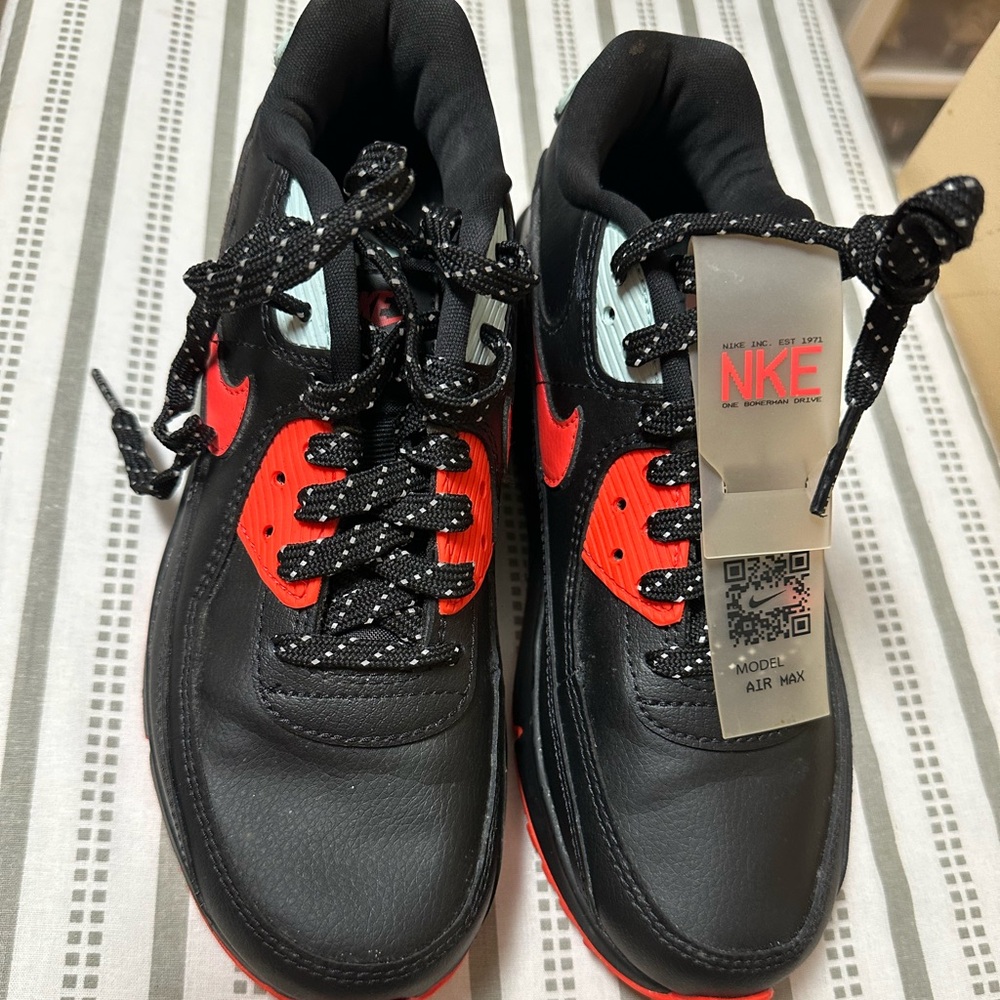 Nike Air Max 90 Black Crimson Glacier Ice, NWT, sz 6Y